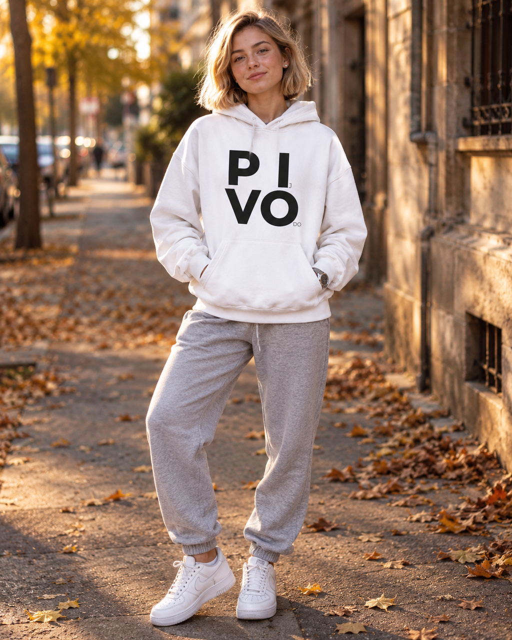 pulover s kapuco "PIj VOdo" - lifestyle bel