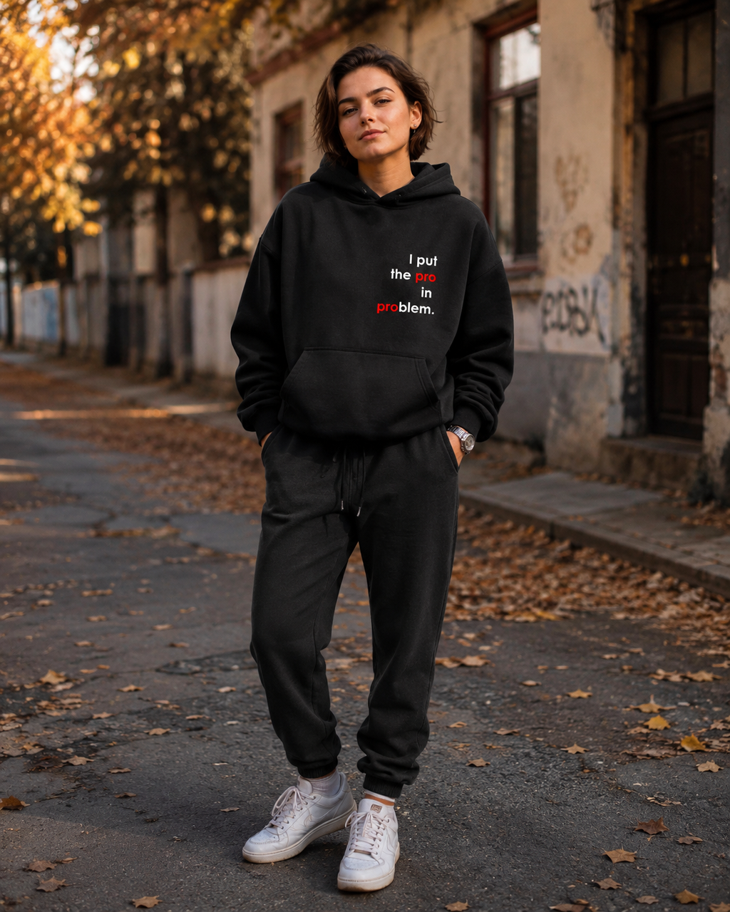 pulover s kapuco "I put the pro in problem" - lifestyle črn