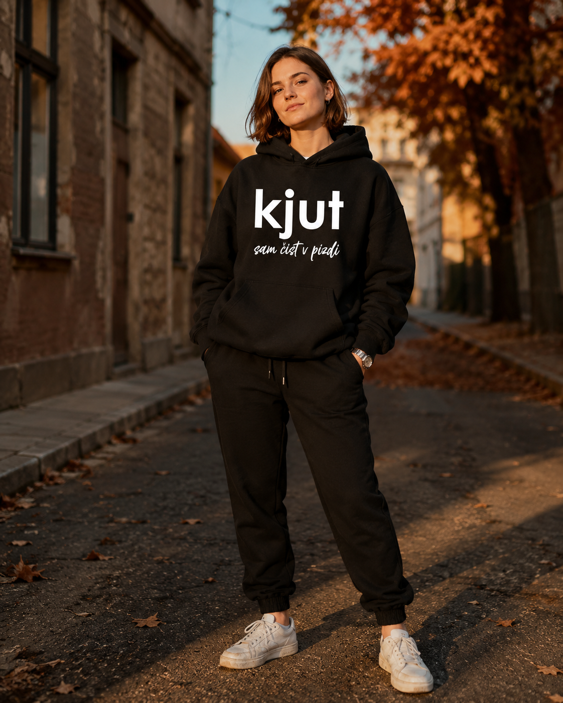 pulover s kapuco "kjut sam čist v pizdi" - lifestyle črn