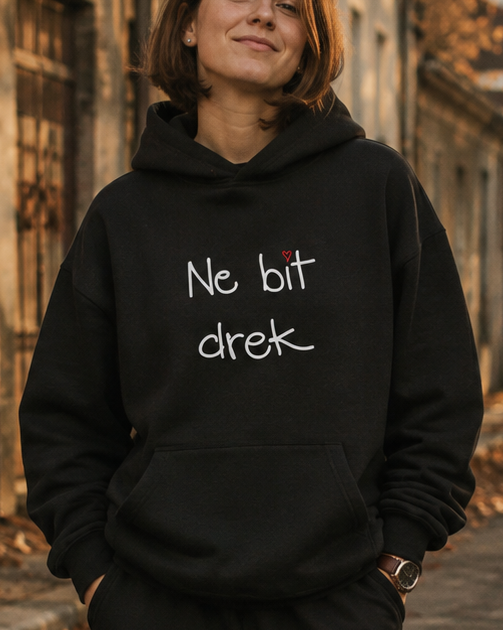pulover s kapuco "ne bit drek" - lifestyle črn crop