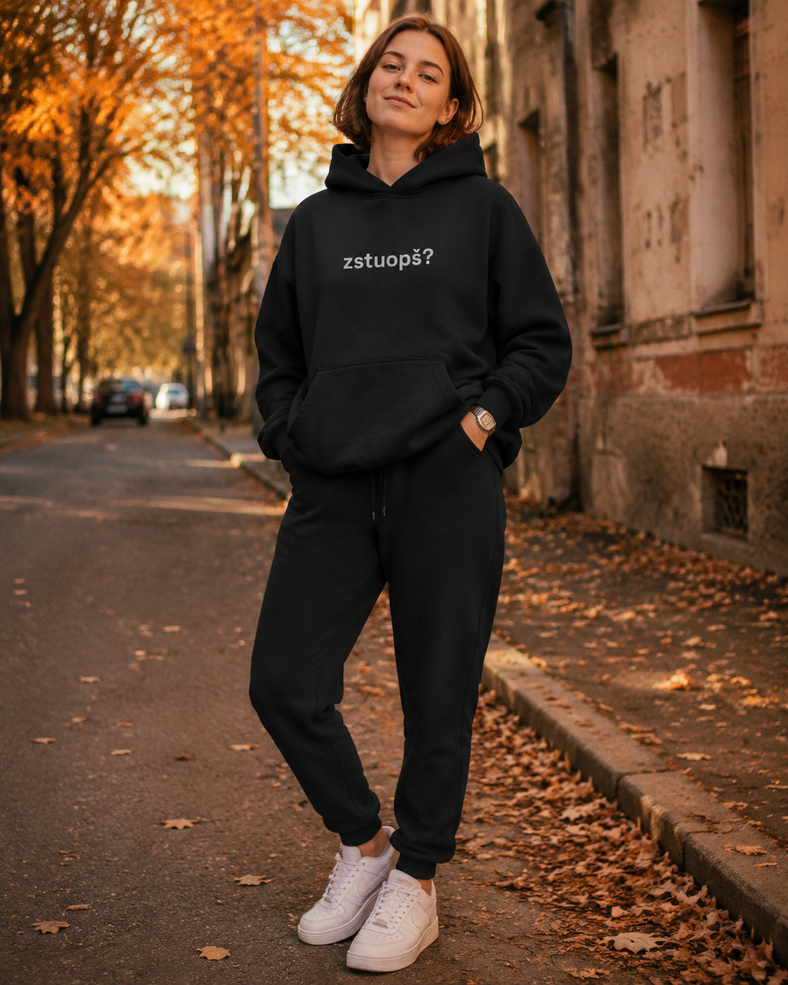 pulover s kapuco "zstuopš?" - lifestyle črn
