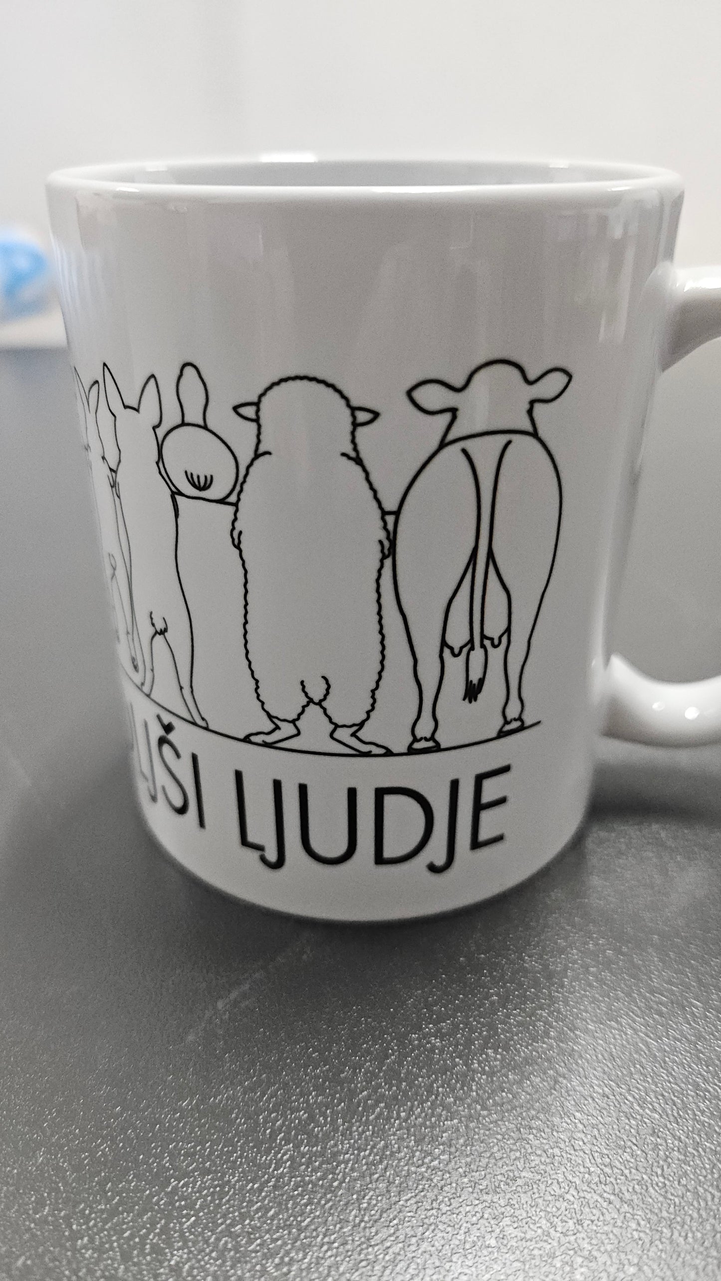 Skodelica živali so najboljši ljudje