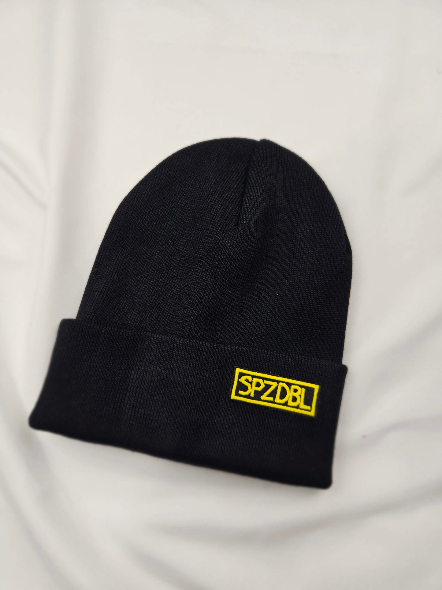 Beanie iz organskega bombaža SPZDBL našitek