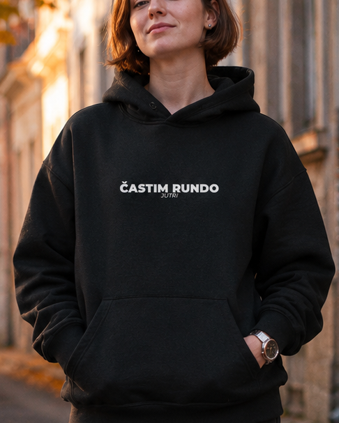 pulover s kapuco "častim rundo jutri" - lifestyle črn crop