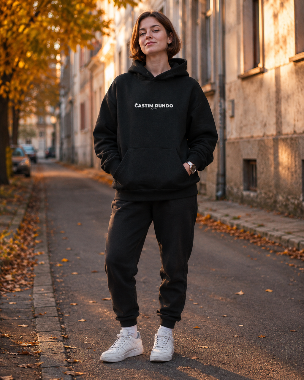 pulover s kapuco "častim rundo jutri" - lifestyle črn