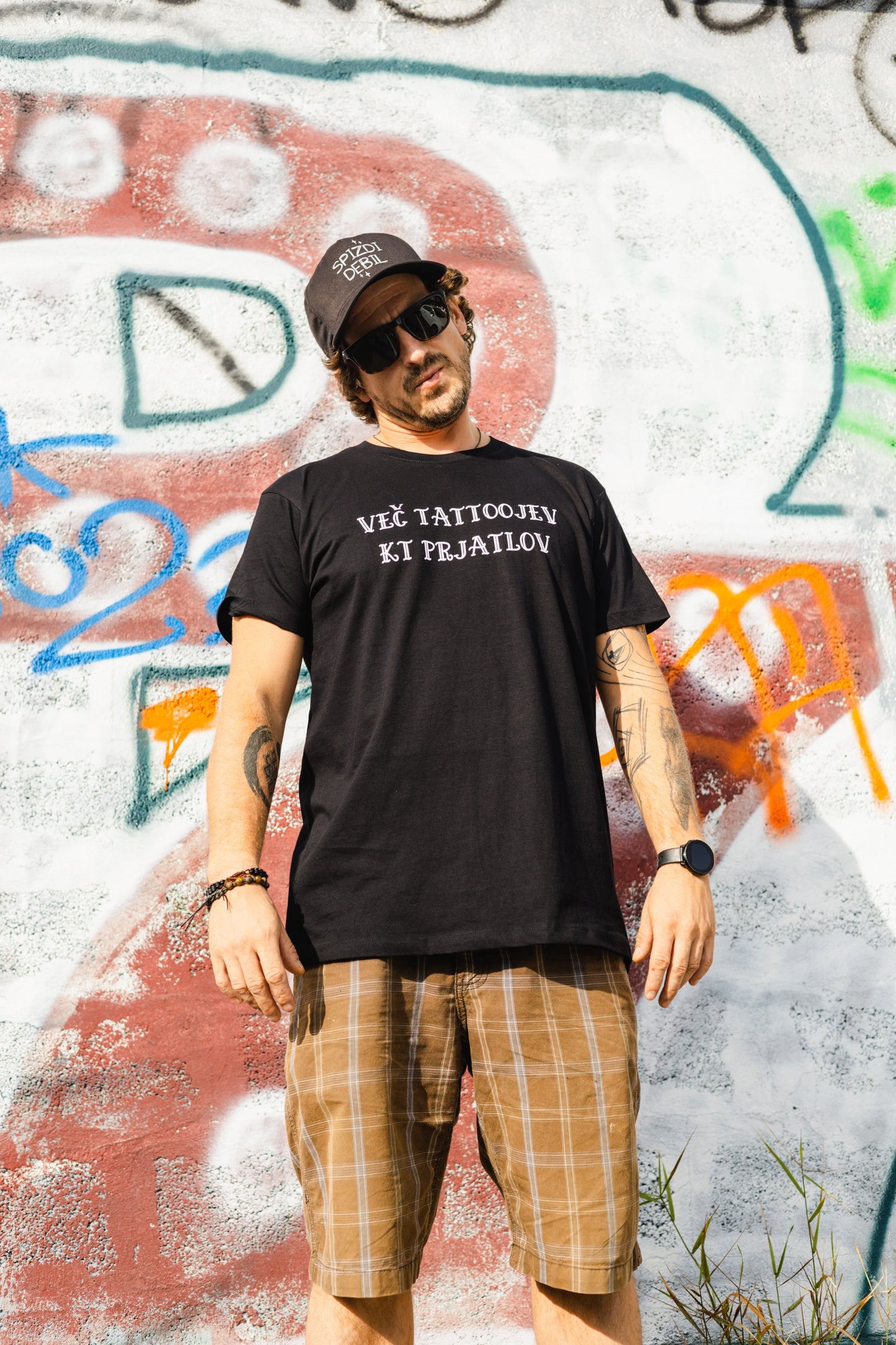 več tattoojev k prjatlov shirt