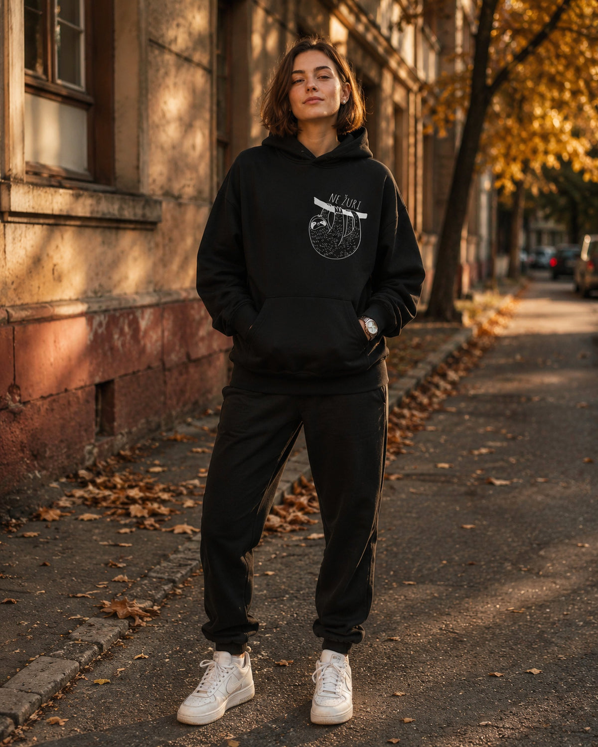 pulover s kapuco "ne žuri" - lifestyle črn