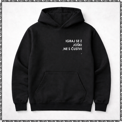 pulover s kapuco "igraj se z joški, ne s čustvi."