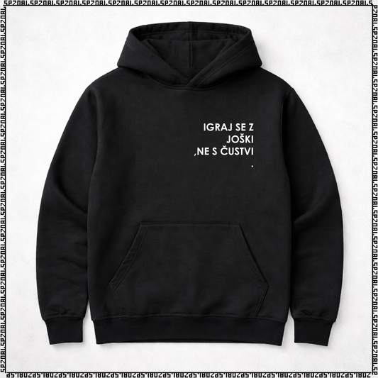 pulover s kapuco "igraj se z joški, ne s čustvi."