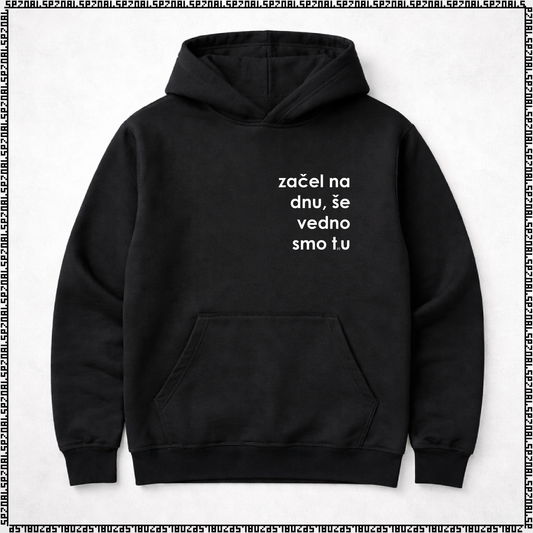 pulover s kapuco "začel na dnu, še vedno smo tru"