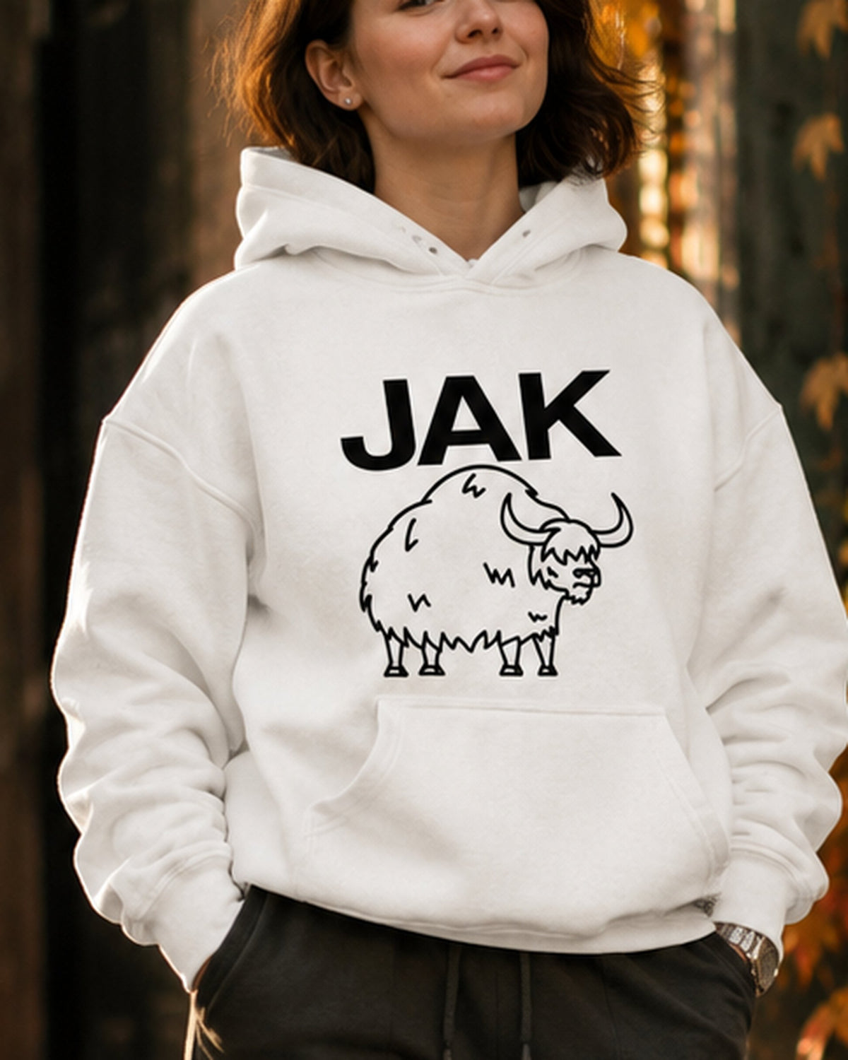 pulover s kapuco "jak" - lifestyle bel crop