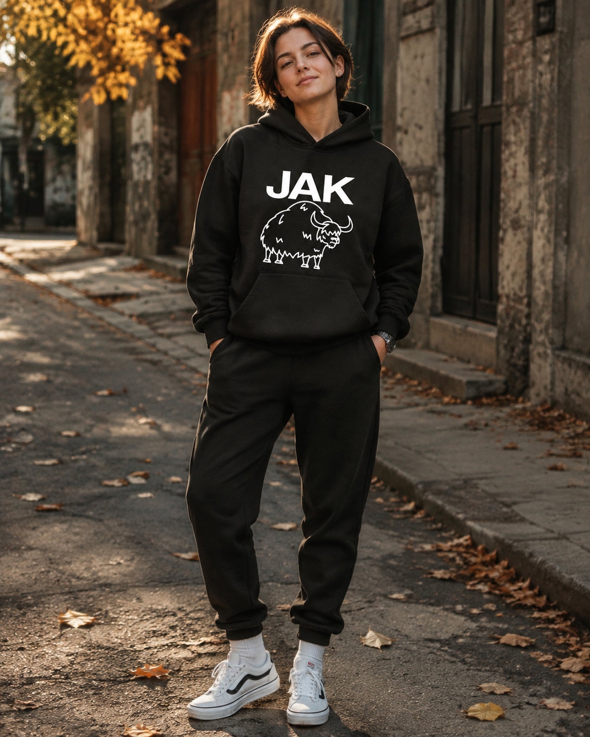 pulover s kapuco "jak" - lifestyle črn
