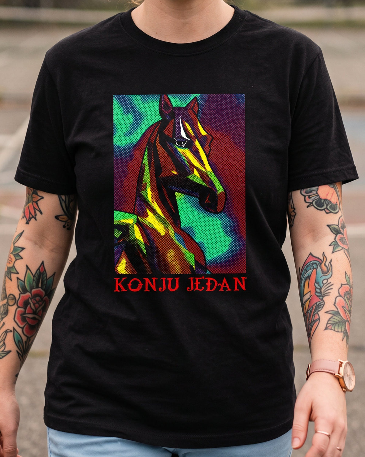 majica "konju jedan" - na modelu, črna