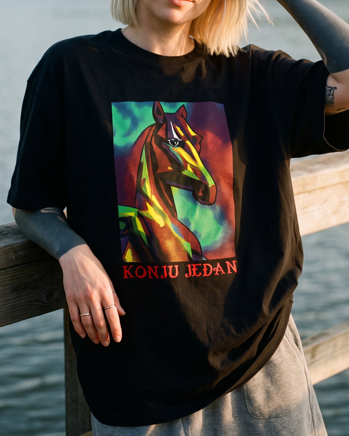 majica "konju jedan" - na modelu, črna, oversized