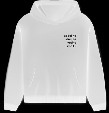 Začel na dnu hoodie