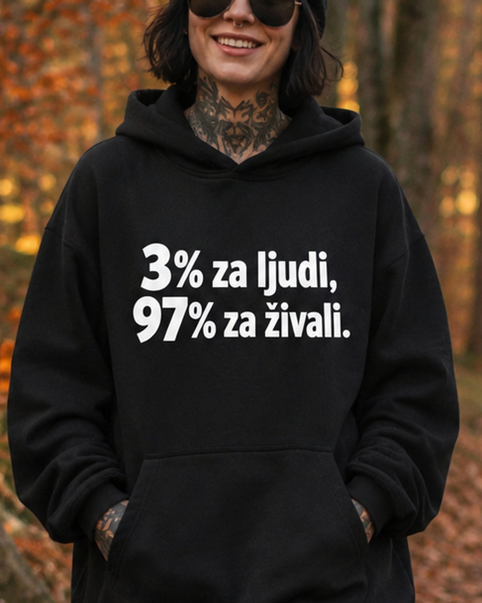 pulover s kapuco "3 procente za ljudi 97 za živali" - lifestyle črn crop