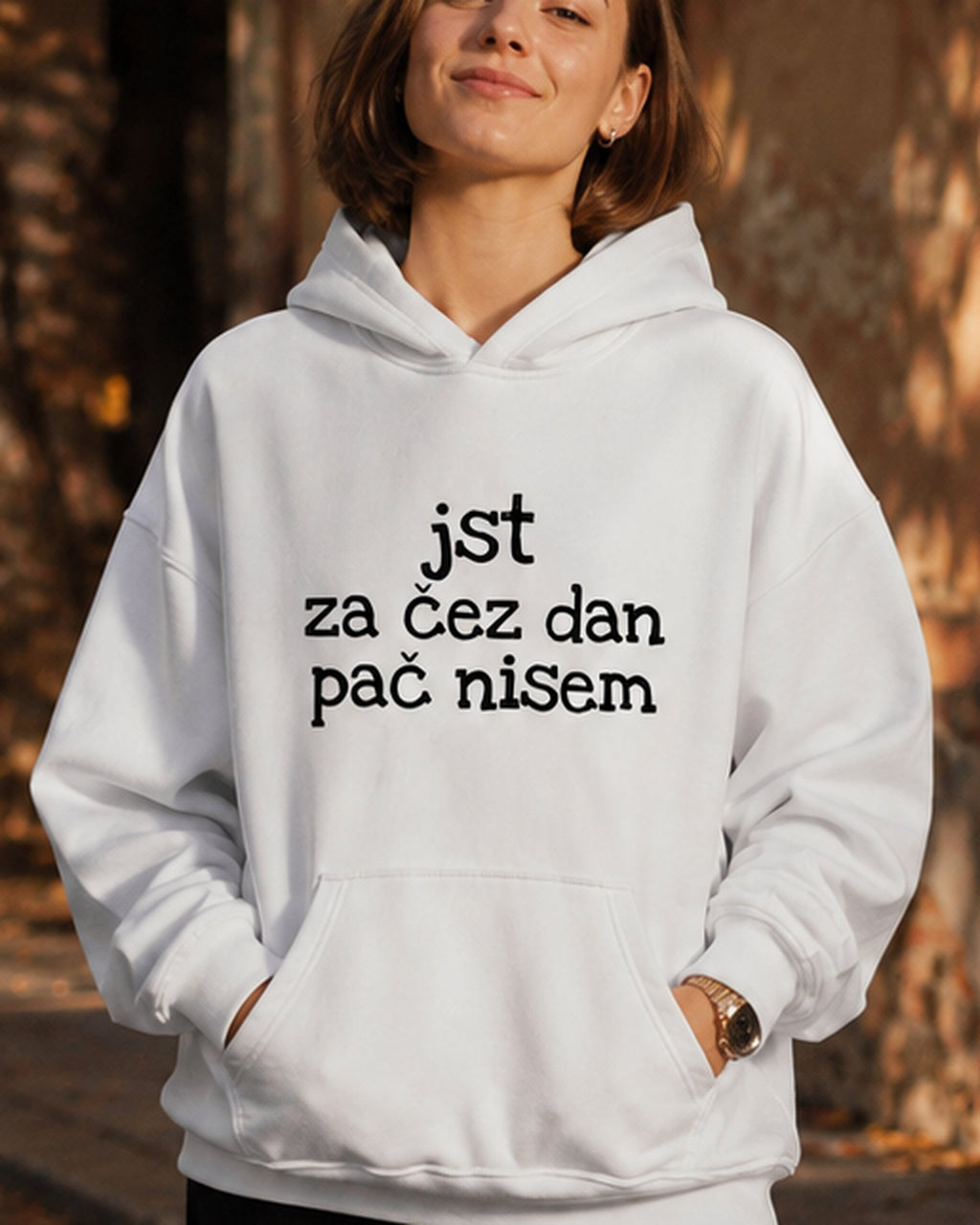 pulover s kapuco "jst za čez dan pač nisem" - lifestyle bel crop