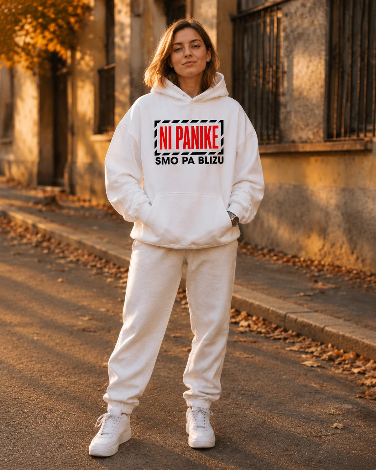 pulover s kapuco "NI PANIKE" - lifestyle bel