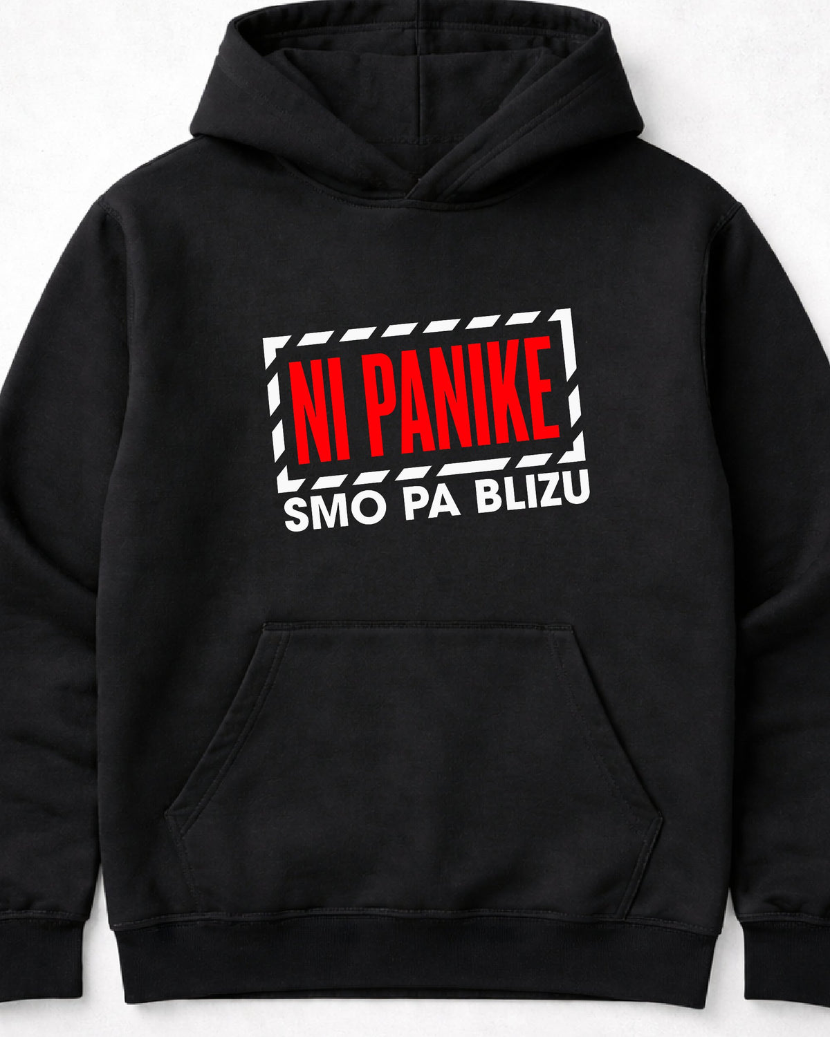 pulover s kapuco "ni panike" - mockup črn
