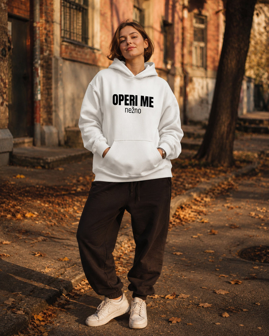 pulover s kapuco "operi me nežno" - lifestyle bel