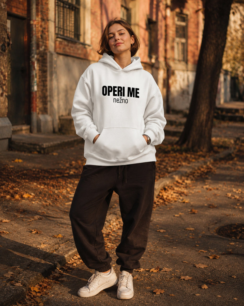 pulover s kapuco "operi me nežno" - lifestyle bel