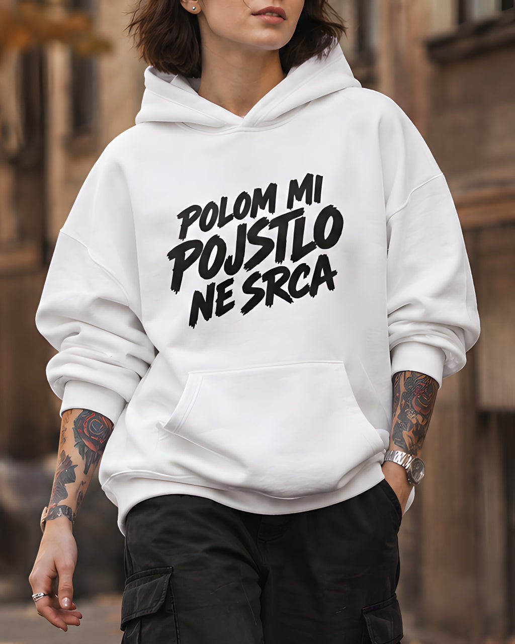 pulover s kapuco "polom mi pojstlo ne srca" - izrez bela