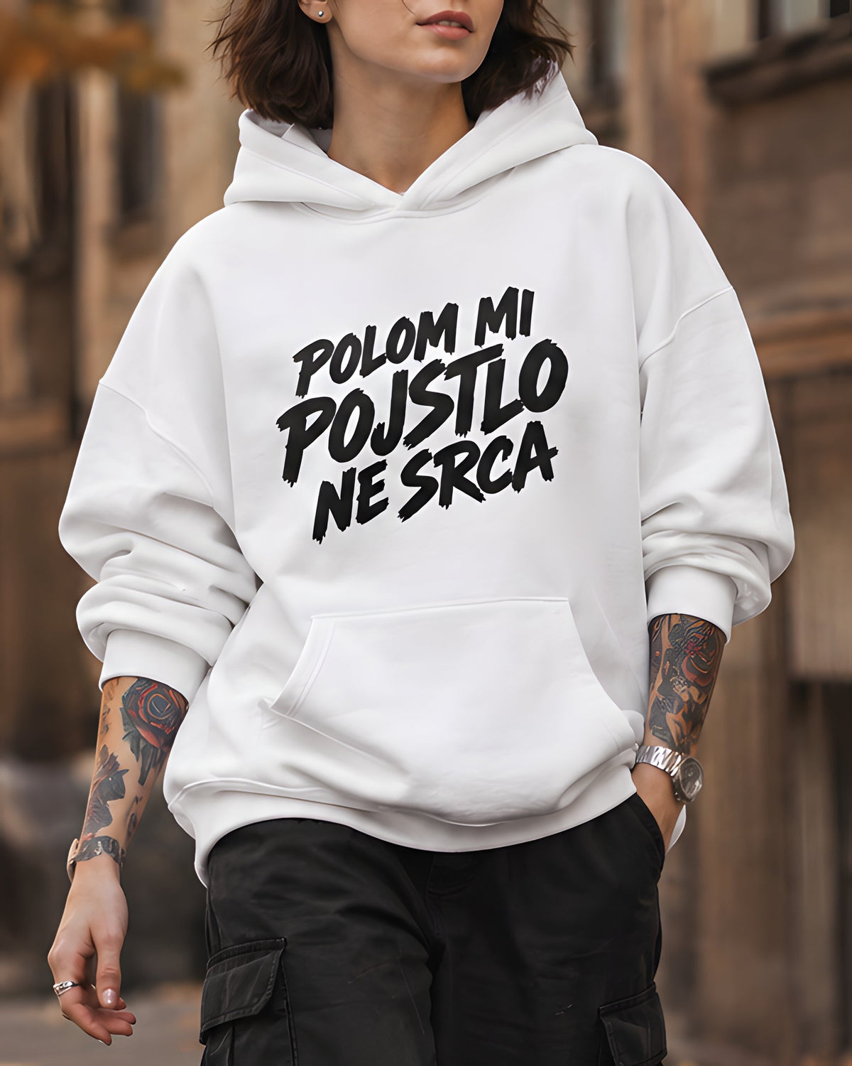 pulover s kapuco "polom mi pojstlo ne srca" - izrez bela