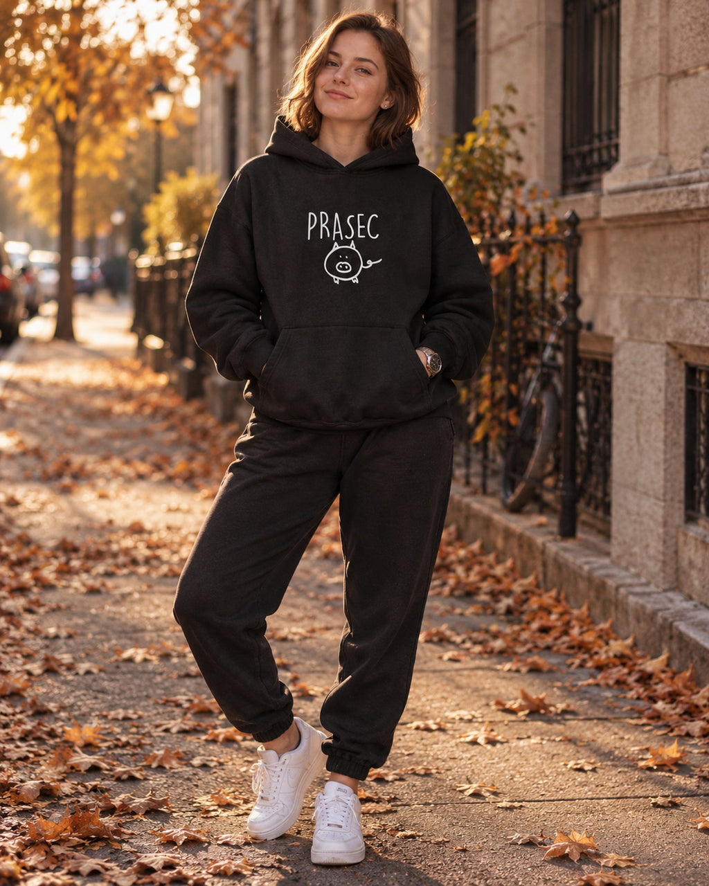 pulover s kapuco "prasec" - lifestyle črn