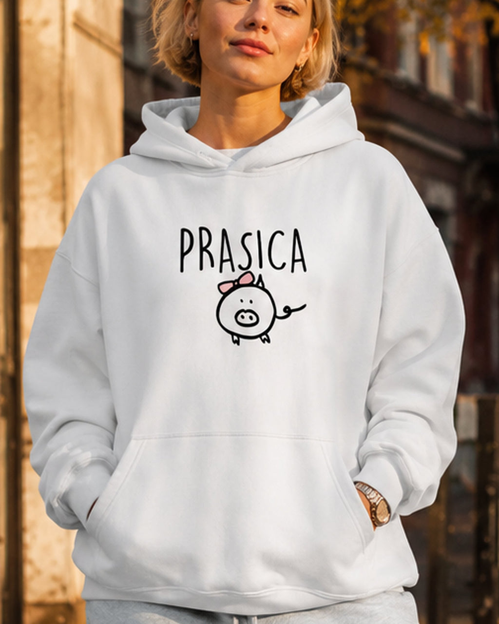 pulover s kapuco "prasica" - lifestyle bel crop