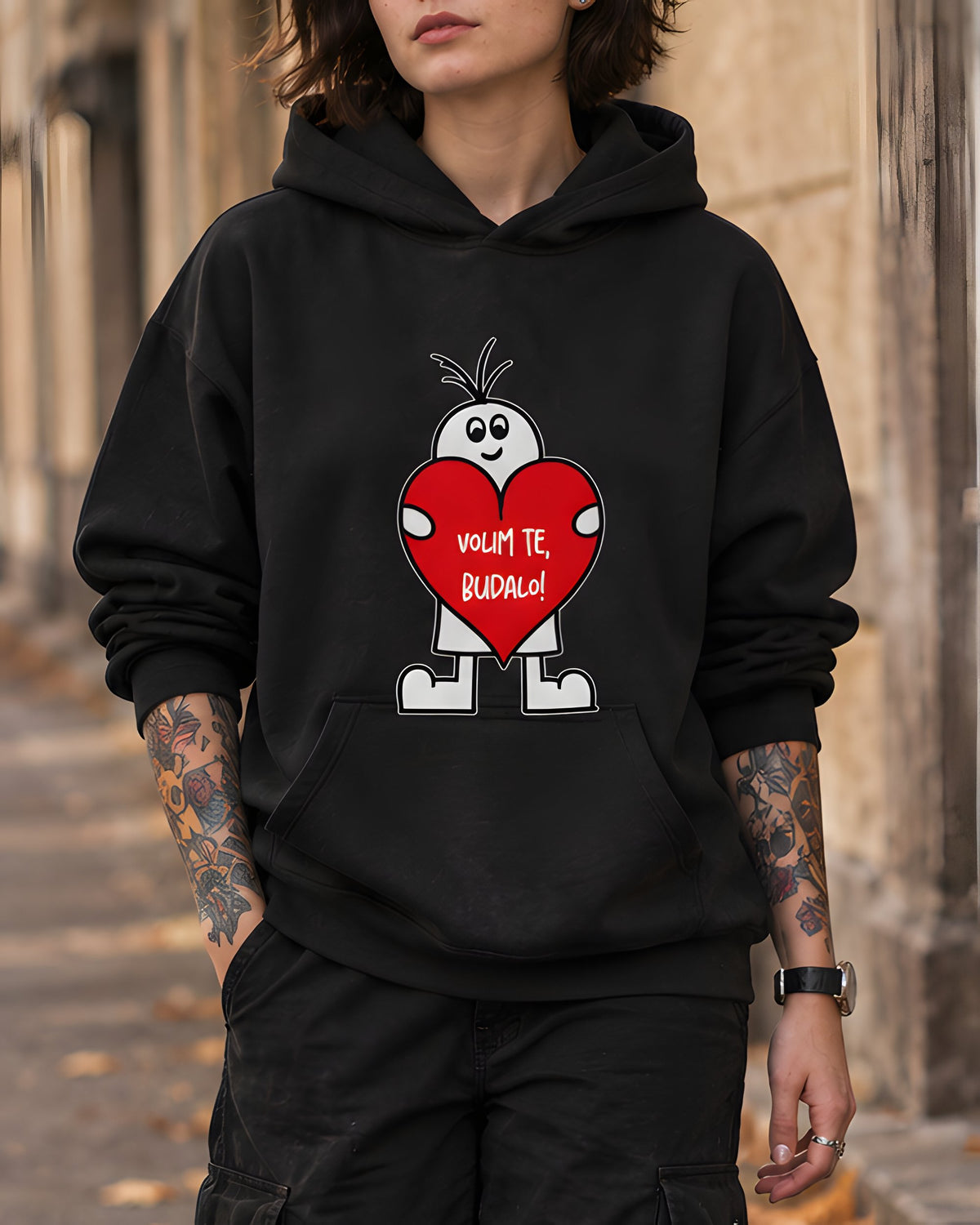 pulover s kapuco "volim te, budalo!" - izrez črna