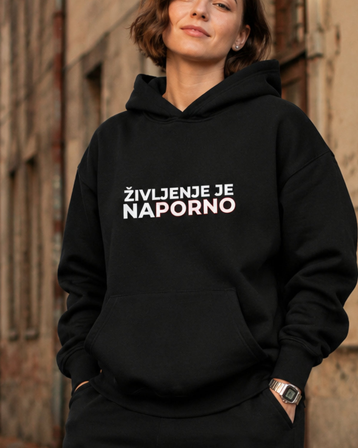pulover s kapuco "življenje je na porno" - lifestyle črn crop