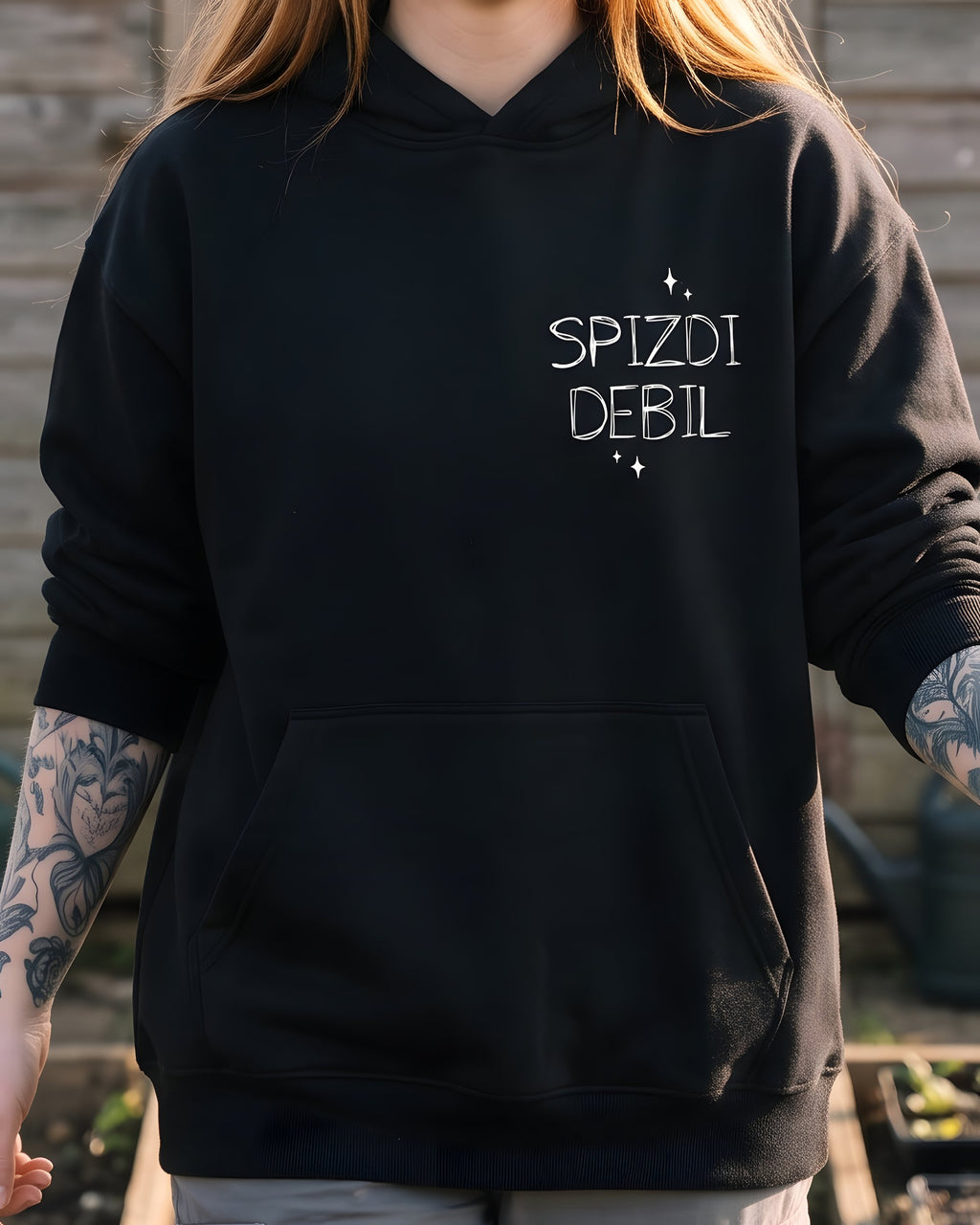 pulover s kapuco "klasik" - na modelu, črna