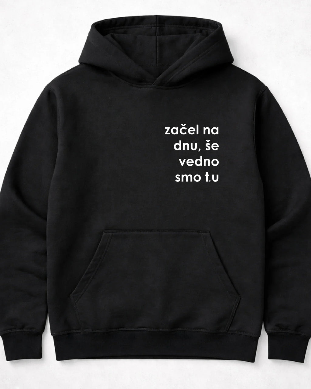 pulover s kapuco "začel na dnu, še vedno smo tru"