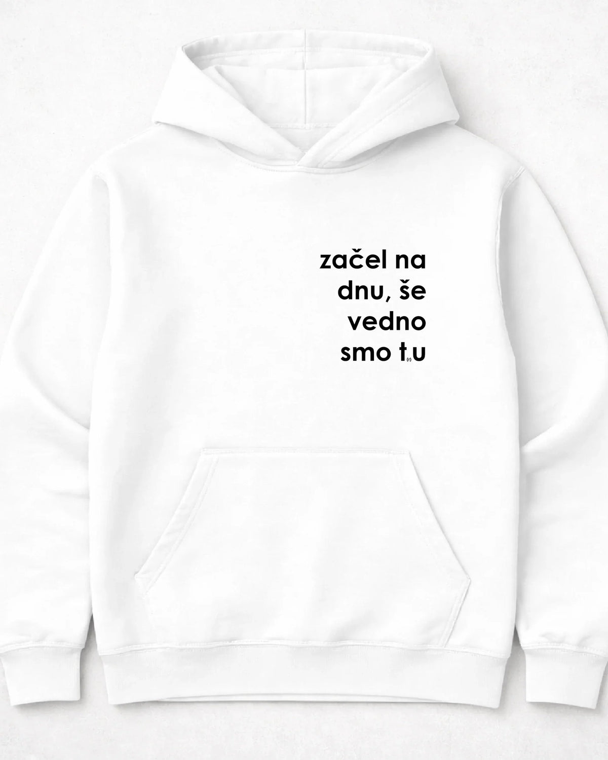 pulover s kapuco "začel na dnu, še vedno smo tru"