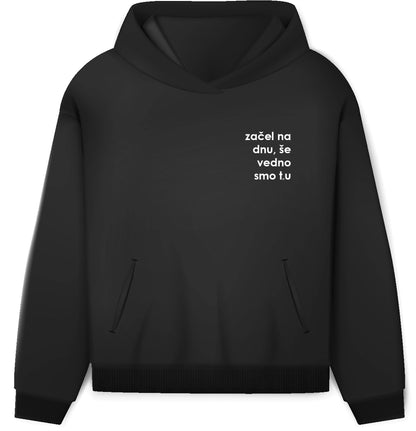 Začel na dnu hoodie